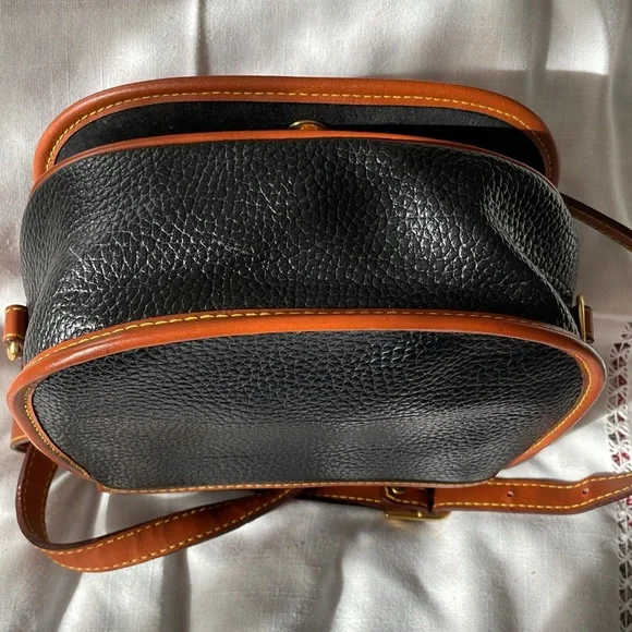 Dooney & Bourke All Weather Leather Shoulder Bag EUC Beautiful Stitching - Picture 4 of 12